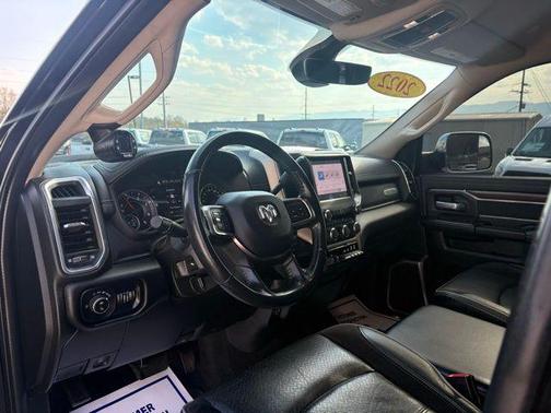 Diamond Black Crystal Pearlcoat 2022 RAM 2500 Laramie Crew Cab 4x4 6'4' Box