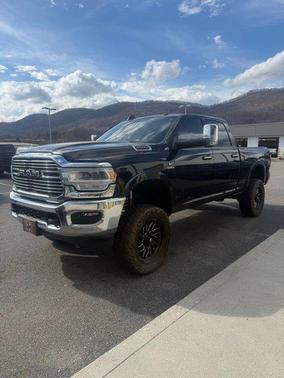 2022 RAM 2500 Laramie Crew Cab 4x4 6'4' Box