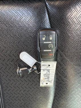 Diamond Black Crystal Pearlcoat 2022 RAM 2500 Laramie Crew Cab 4x4 6'4' Box