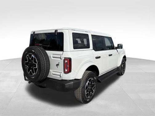 Avalanche Gray 2026 Ford Bronco Outer Banks