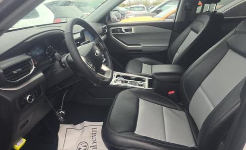 Star White Metallic Tri-Coat 2024 Ford Explorer XLT