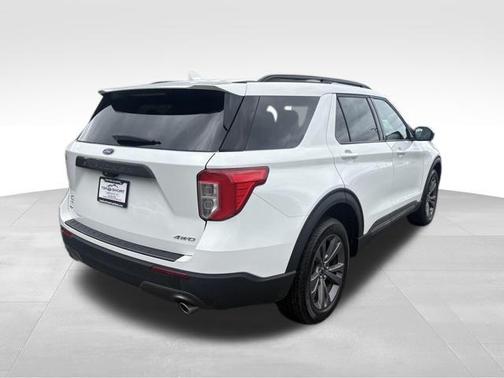 Star White Metallic Tri-Coat 2024 Ford Explorer XLT