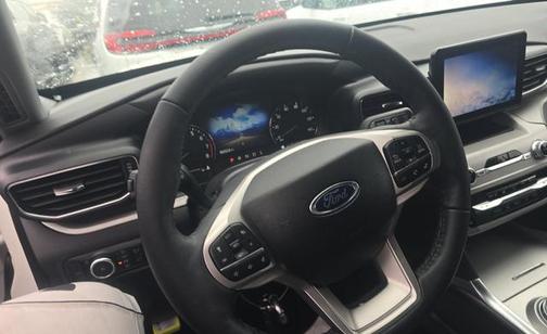 Star White Metallic Tri-Coat 2024 Ford Explorer XLT