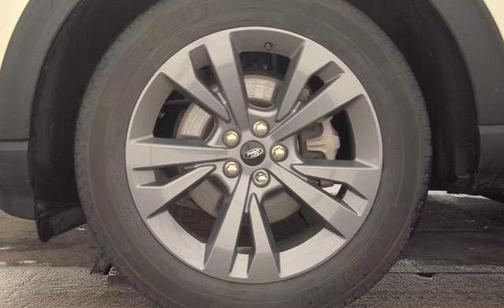 Star White Metallic Tri-Coat 2024 Ford Explorer XLT
