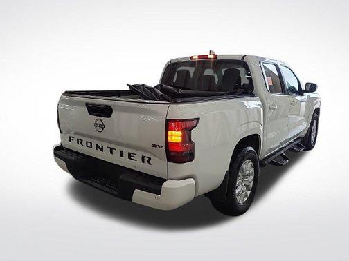 Glacier White 2022 Nissan Frontier SV
