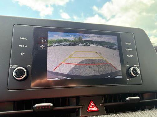 Snow White Pearl 2024 Kia Sportage LX