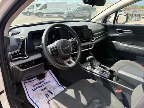 Snow White Pearl 2024 Kia Sportage LX