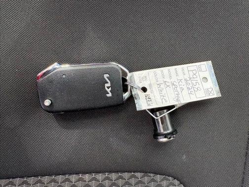 Snow White Pearl 2024 Kia Sportage LX