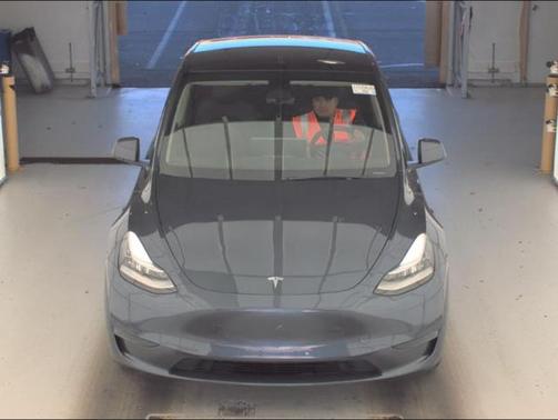 2022 Tesla Model Y Long Range Dual Motor All-Wheel Drive