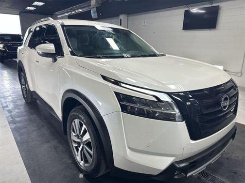 2022 Nissan Pathfinder SL 4WD