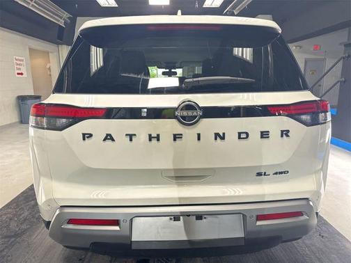 2022 Nissan Pathfinder SL 4WD