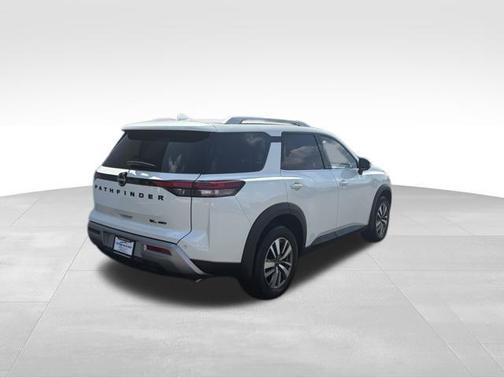 2022 Nissan Pathfinder SL 4WD