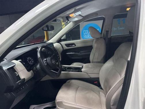 2022 Nissan Pathfinder SL 4WD