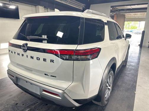 2022 Nissan Pathfinder SL 4WD