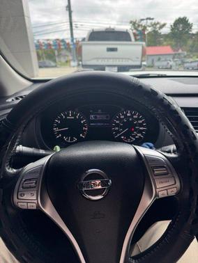Pearl White 2017 Nissan Altima 2.5 SV