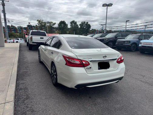Pearl White 2017 Nissan Altima 2.5 SV
