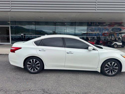 Pearl White 2017 Nissan Altima 2.5 SV