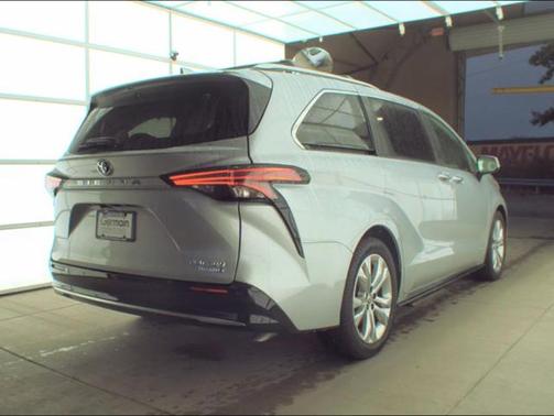 2021 Toyota Sienna Platinum 7 Passenger