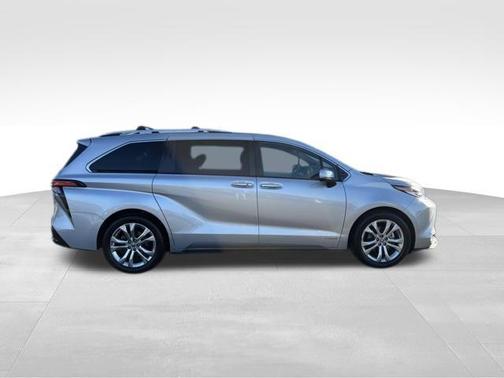 2021 Toyota Sienna Platinum 7 Passenger