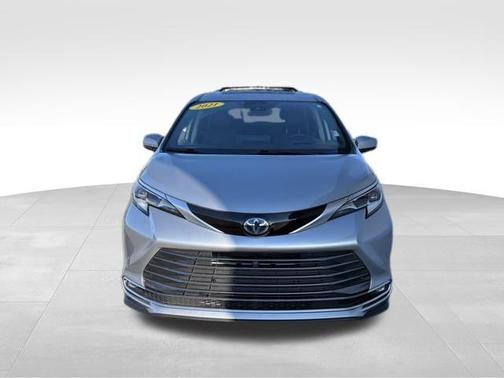 2021 Toyota Sienna Platinum 7 Passenger