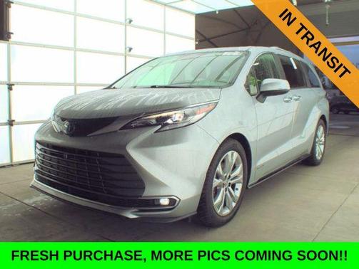 2021 Toyota Sienna Platinum 7 Passenger