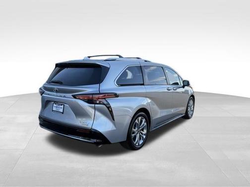 2021 Toyota Sienna Platinum 7 Passenger