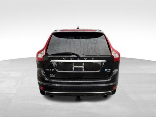 2015 Volvo XC60 T6 R-Design Platinum