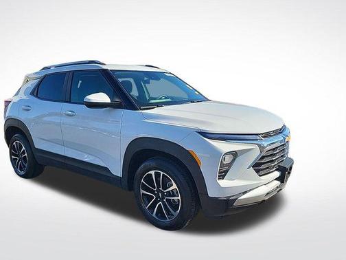 Summit White 2025 Chevrolet Trailblazer LT