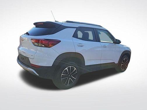 Summit White 2025 Chevrolet Trailblazer LT