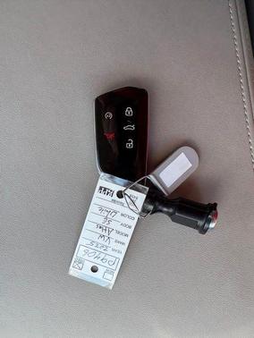 Pure White 2025 Volkswagen Atlas 2.0T SE w/Technology 4MOTION