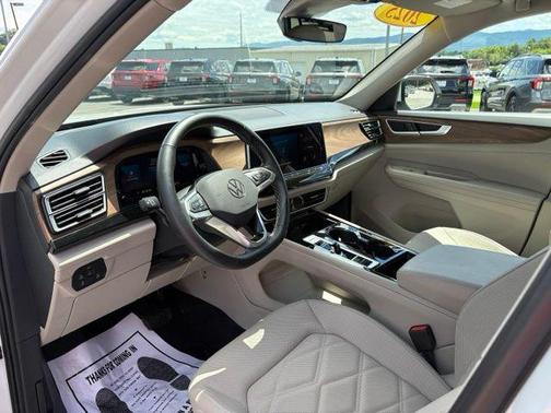 Pure White 2025 Volkswagen Atlas 2.0T SE w/Technology 4MOTION