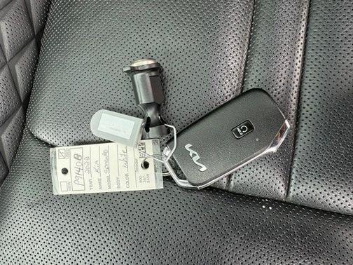 Glacial White Pearl 2022 Kia Sorento SX