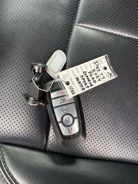 Oxford White 2024 Ford Expedition XLT
