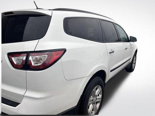 Summit White 2017 Chevrolet Traverse LS