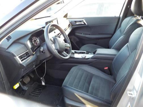 Alloy Silver Metallic 2025 Mitsubishi Outlander SE