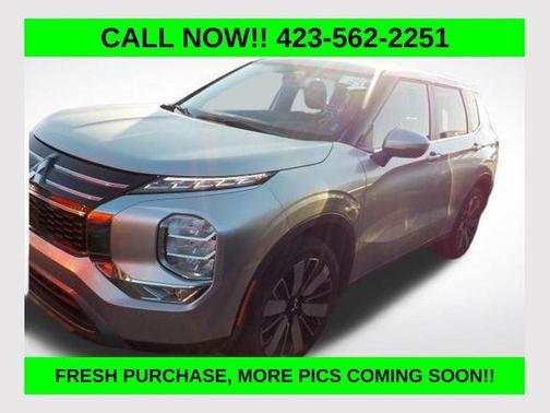 Alloy Silver Metallic 2025 Mitsubishi Outlander SE