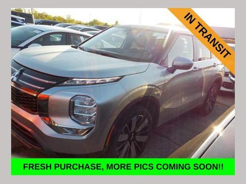 Alloy Silver Metallic 2025 Mitsubishi Outlander SE