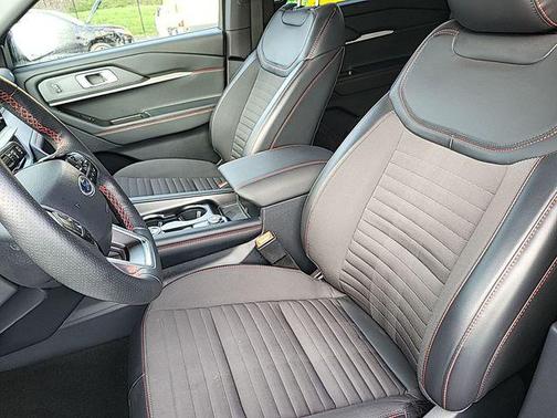 Carbonized Gray Metallic 2025 Ford Explorer ST-Line