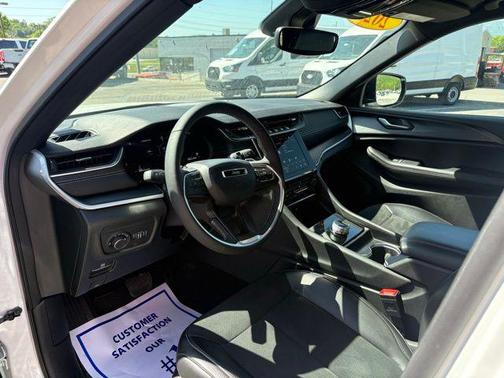 Bright White Clearcoat 2025 Jeep Grand Cherokee L Altitude