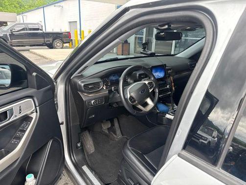 Silver Metallic 2022 Ford Explorer Limited