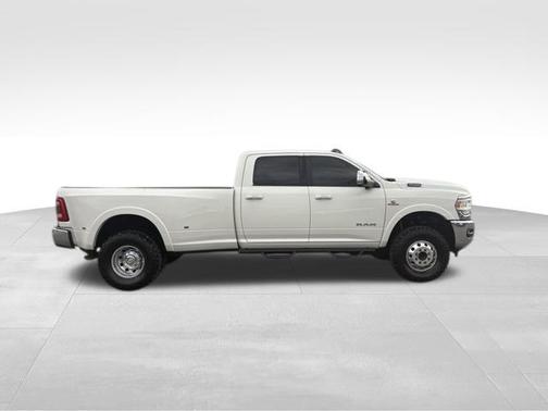 2019 RAM 3500 Laramie Crew Cab 4x4 8' Box