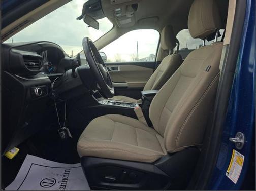Blue Metallic 2022 Ford Explorer XLT