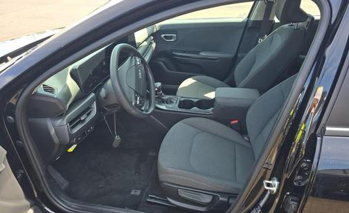 Aurora Black Pearl 2025 Kia K4 LXS