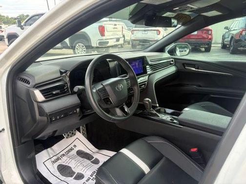 Ice Cap 2025 Toyota Camry SE