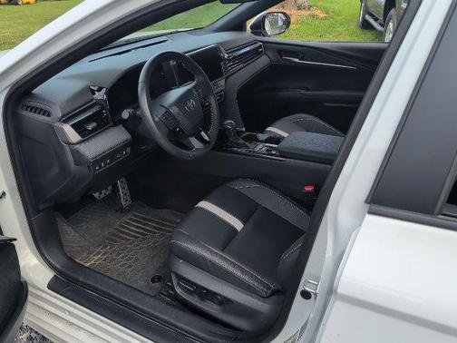 Ice Cap 2025 Toyota Camry SE