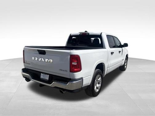 Bright White Clearcoat 2025 RAM 1500 Big Horn/Lone Star
