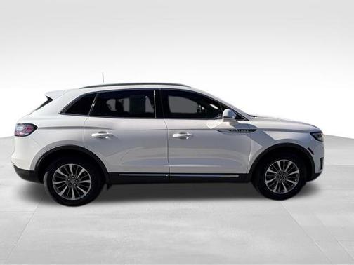 2019 Lincoln Nautilus Select