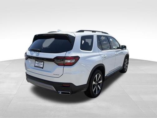 Platinum White Pearl 2025 Honda Pilot Touring 8-Passenger