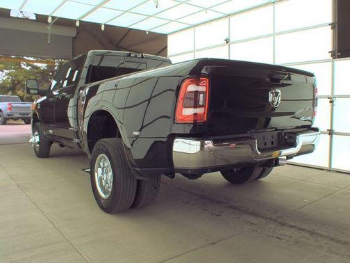2024 RAM 3500 Tradesman Crew Cab 4x4 8' Box