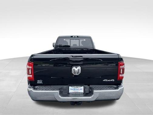 2024 RAM 3500 Tradesman Crew Cab 4x4 8' Box